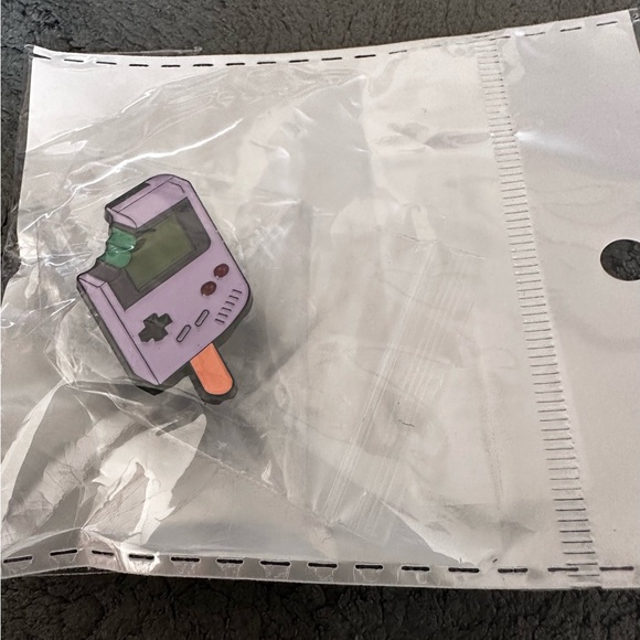 Popsicle Gameboy pin - Picture 3 of 6